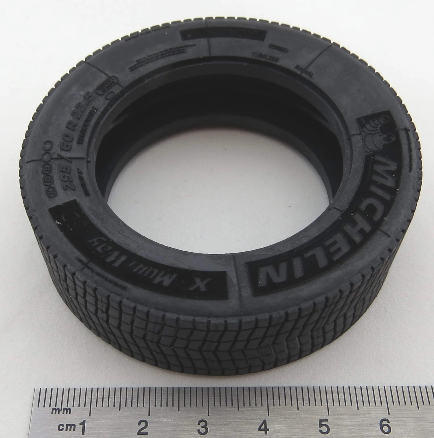 Reifen Michelin 295/60R22.5 X Multi Way. Formstabiler Low- – Bild 2