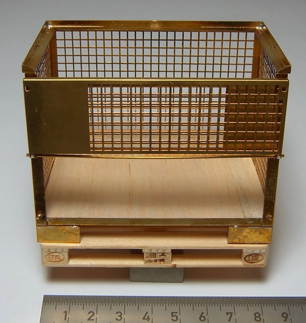 1 Naturgetreue Nachbildung Einer Gitter- Box Bzw – Bild 2